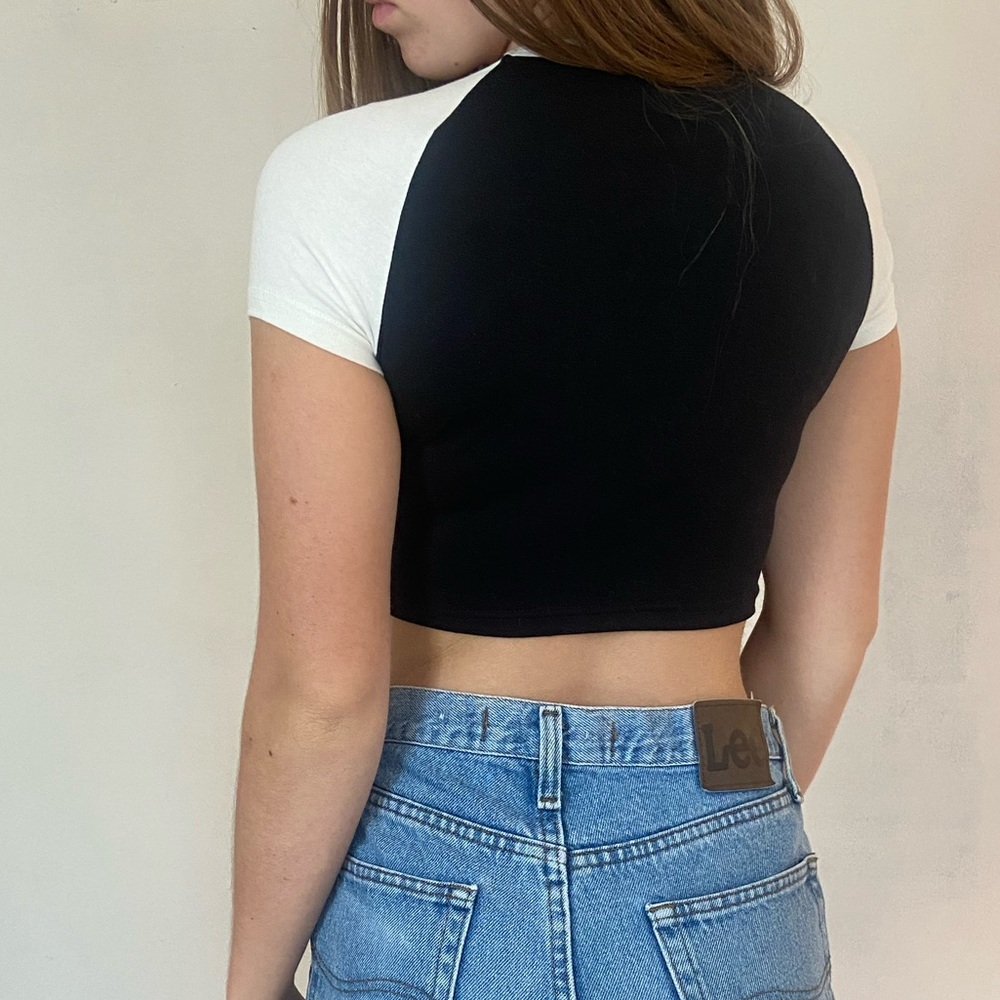 Two tones cropped tee
Size small